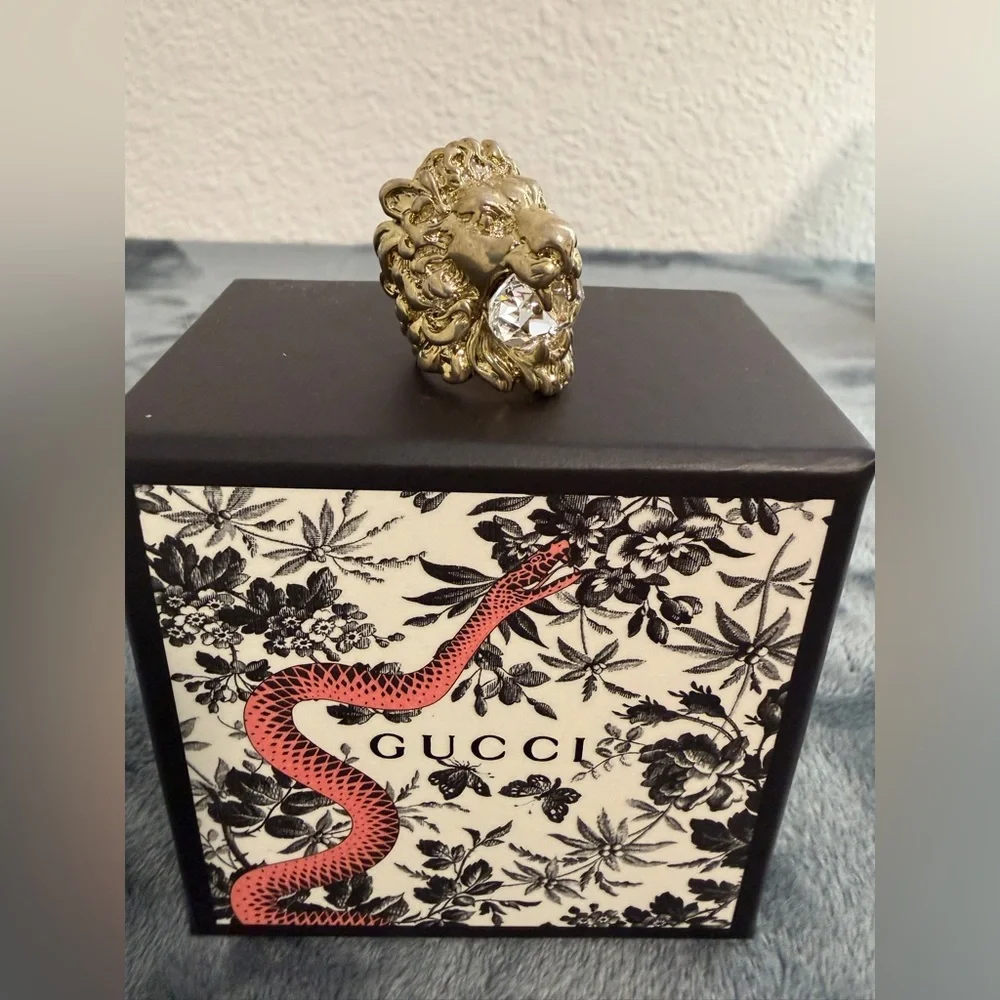 BRAND NEW Gucci Gold Lion Head Clear Crystal Size 10 / X-Small / 5.25